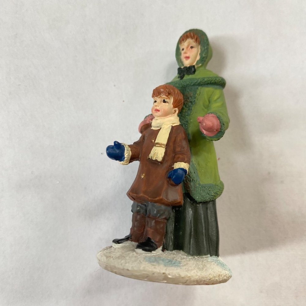 Christmas Village Figurines Victoria Style Carolers Dogs Cat Mini Figures Set - Picture 3 of 13